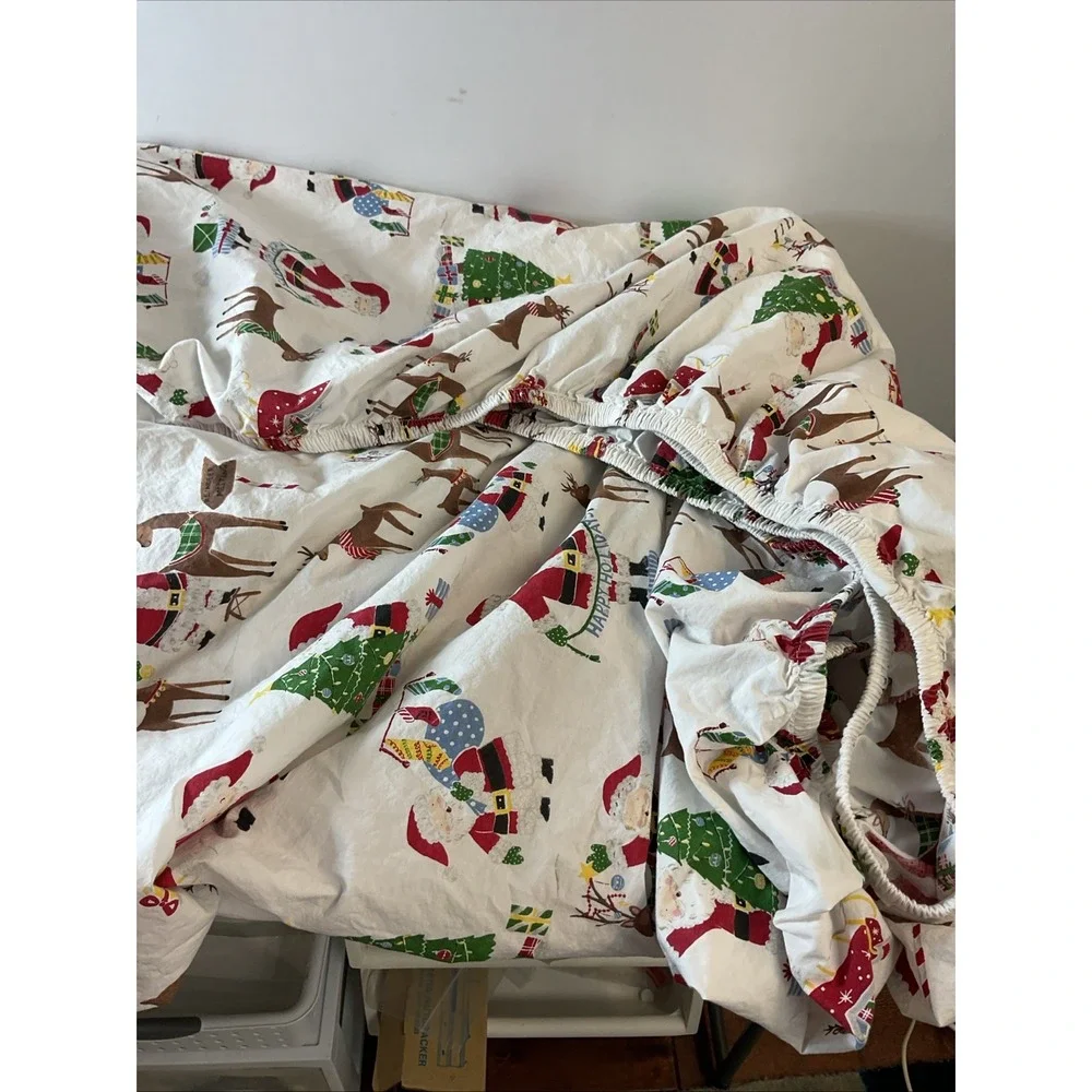 Pottery Barn Kids Christmas HERITAGE SANTA Queen fitted sheet only